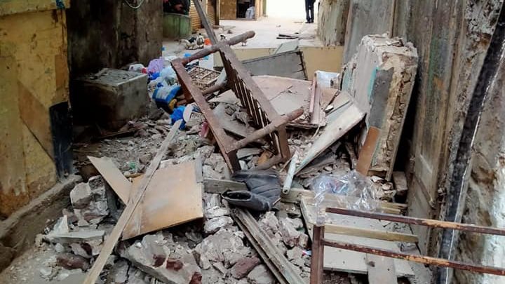 إزالة الأجزاء الخطرة من عقار وسط الإسكندرية