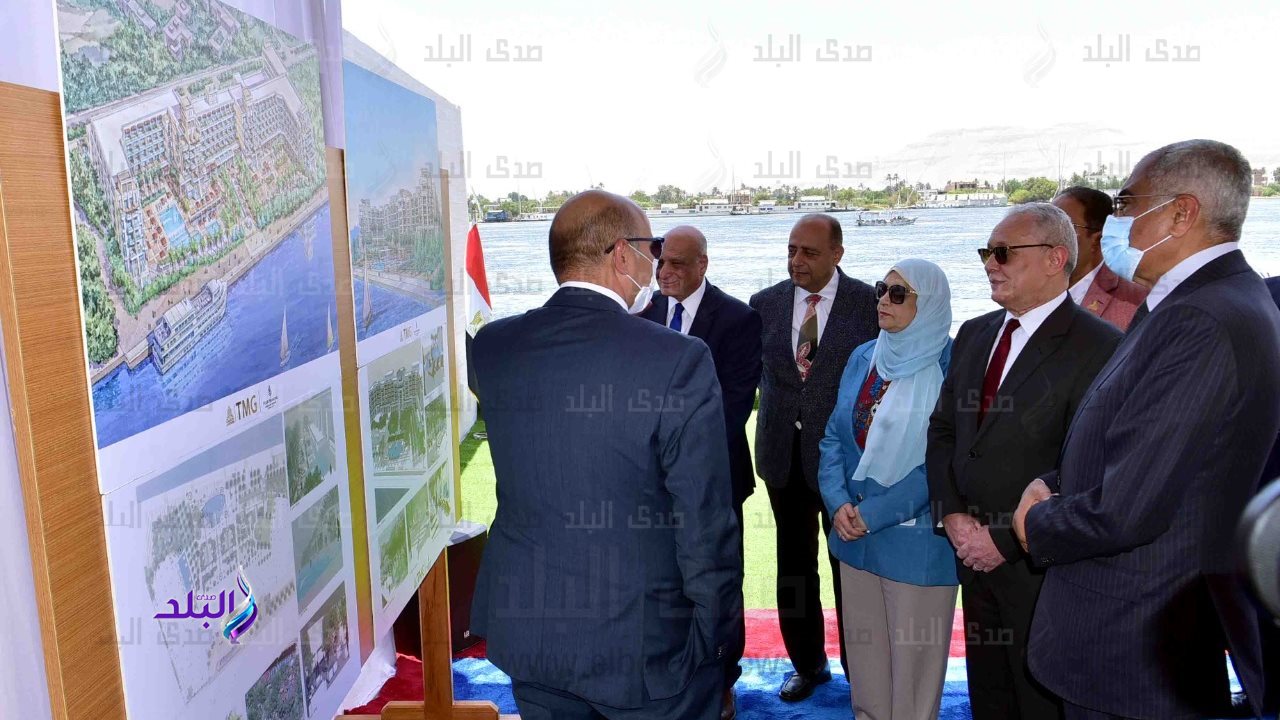 محافظ الأقصر يضع حجر اساس مشروع فورسيزونز 