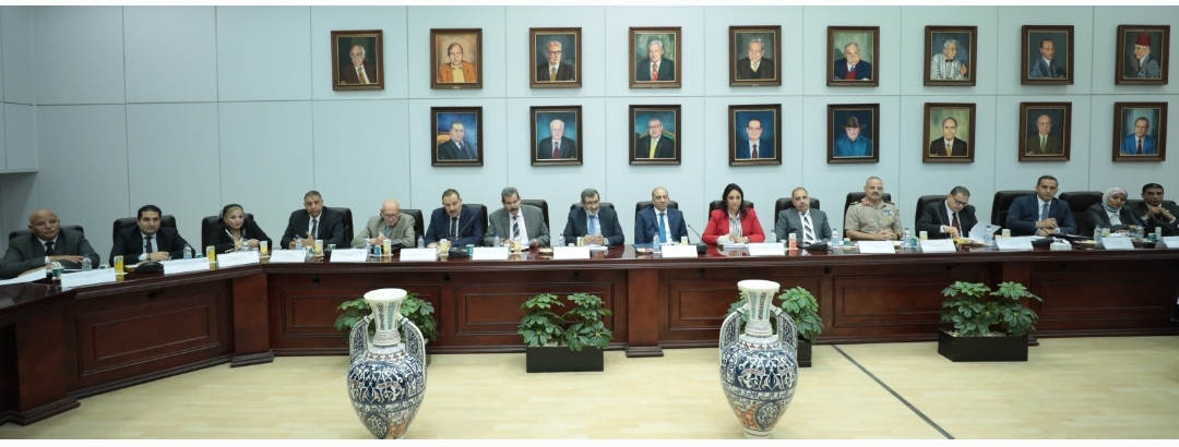 وزير السياحة والآثار 