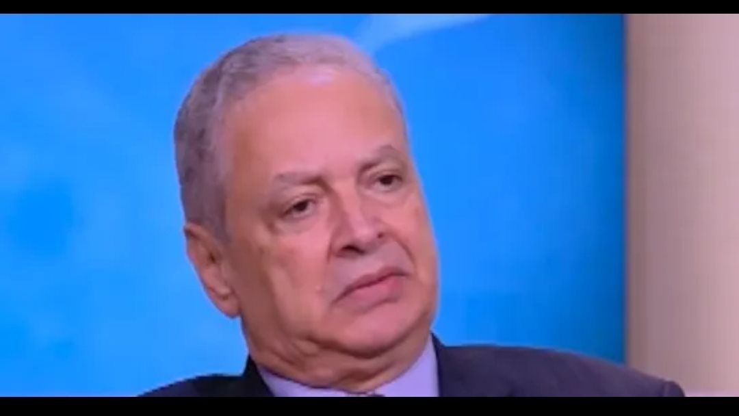  الدكتور إكرام بدر الدين، أستاذ الاقتصاد والعلوم السياسية