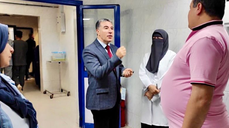 مدير الطب العلاجى خلال تفقد مستشفى مطروح العام 