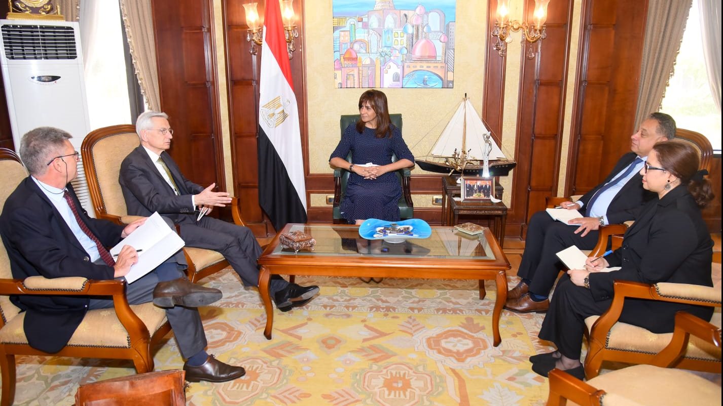 وزيرة الهجرة 