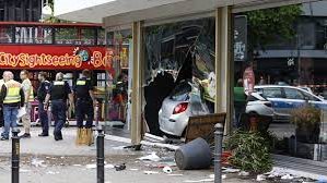 سيارة تصدم حشداً في برلين  سيارة تصدم حشداً في برلين