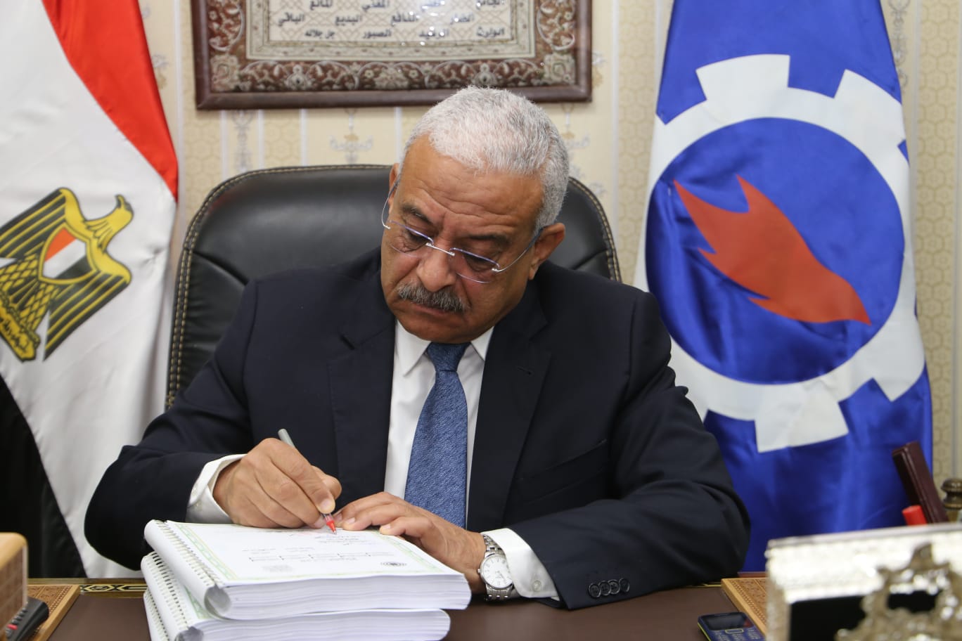 محافظ السويس