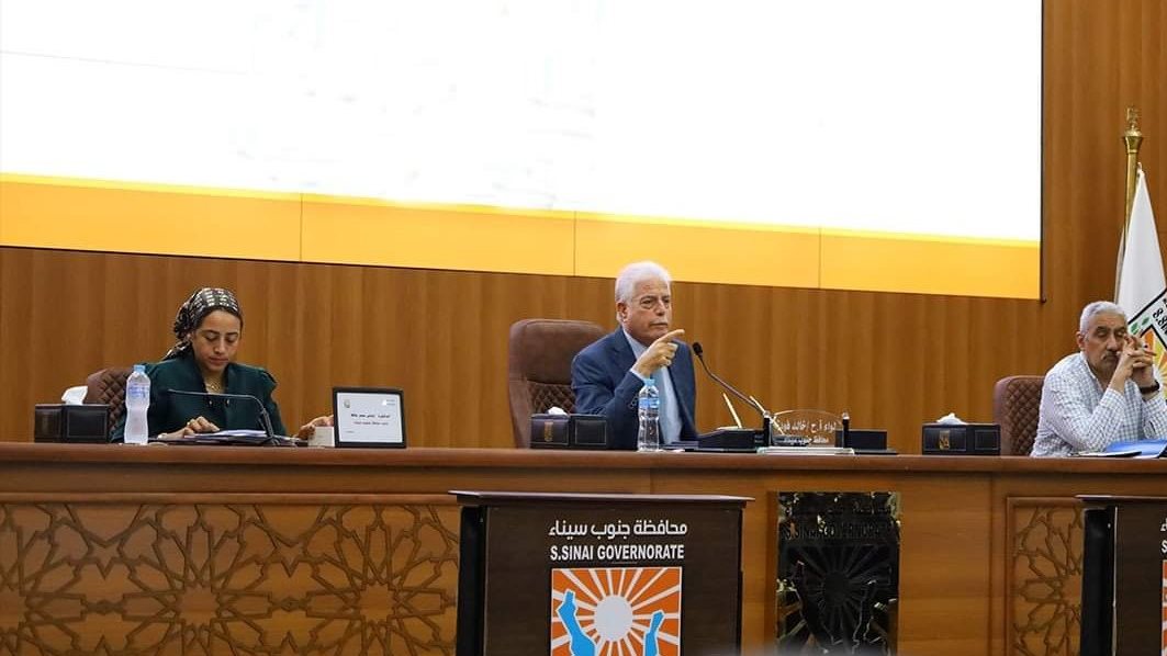فودة خلال الاجتماع 