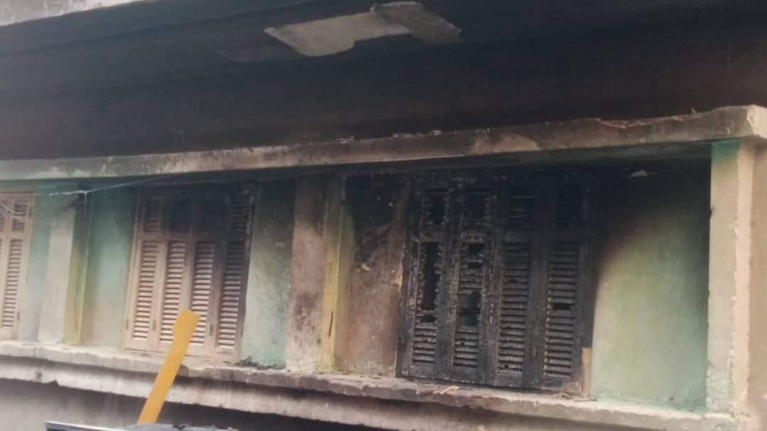 النيران تلتهم الشقة