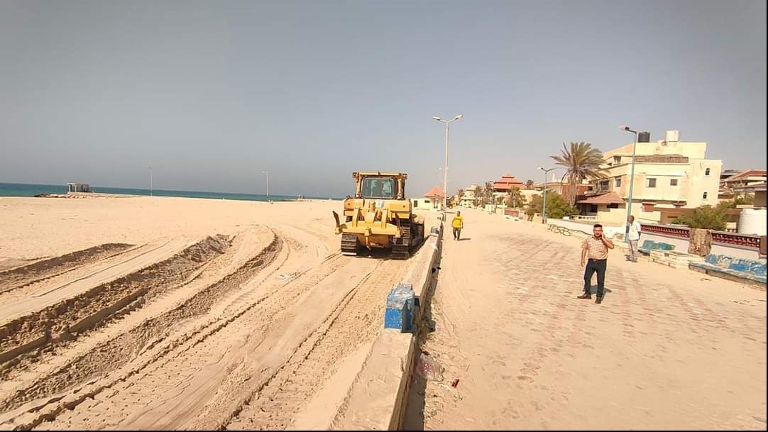 تطهير الرمال بجوار كورنيش العريش 
