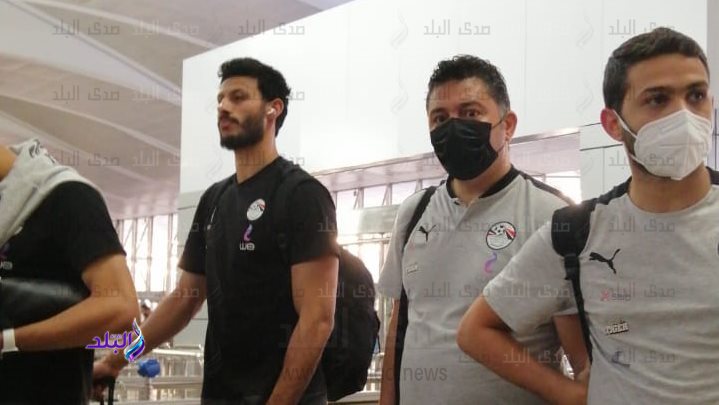 بعثة المنتخب تصل مطار القاهرة استعدادا للسفر إلى كوريا
