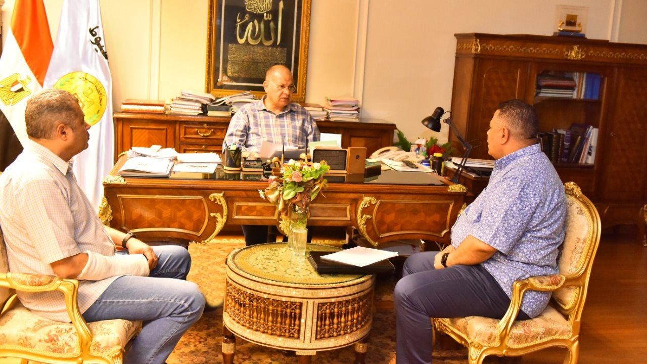 محافظ أسيوط يلتقي وكيل وزارة التضامن الاجتماعي بالمحافظة 