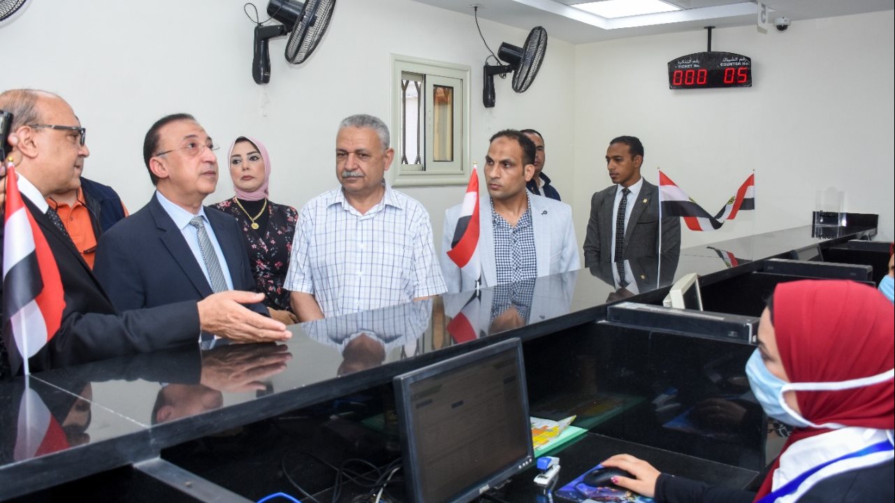 محافظ الإسكندرية يفتتح مركز تموين مطور 