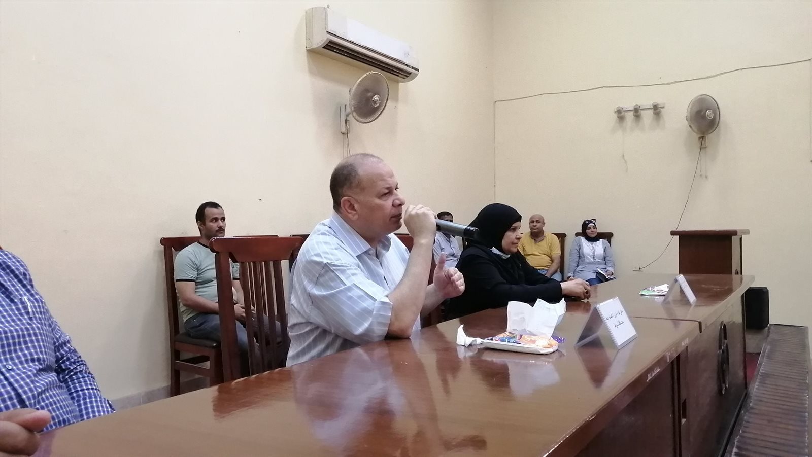 محافظ أسيوط يجتمع برؤساء مجالس الجمعيات الزراعية 