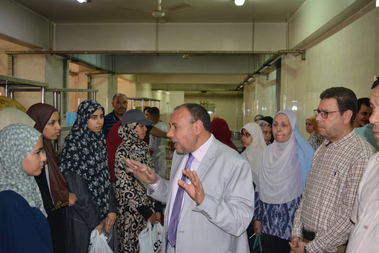 نائب رئيس جامعة الأزهر يتفقد المدينة الجامعية