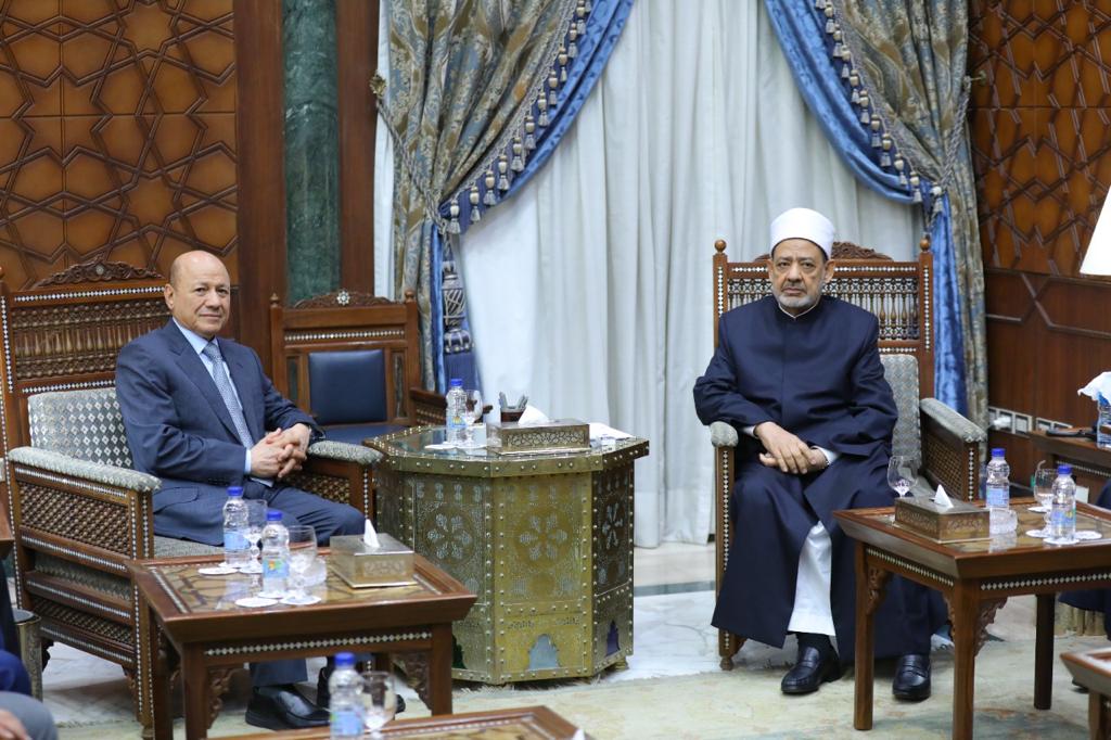 شيخ الأزهر ورئيس مجلس القيادة اليمني