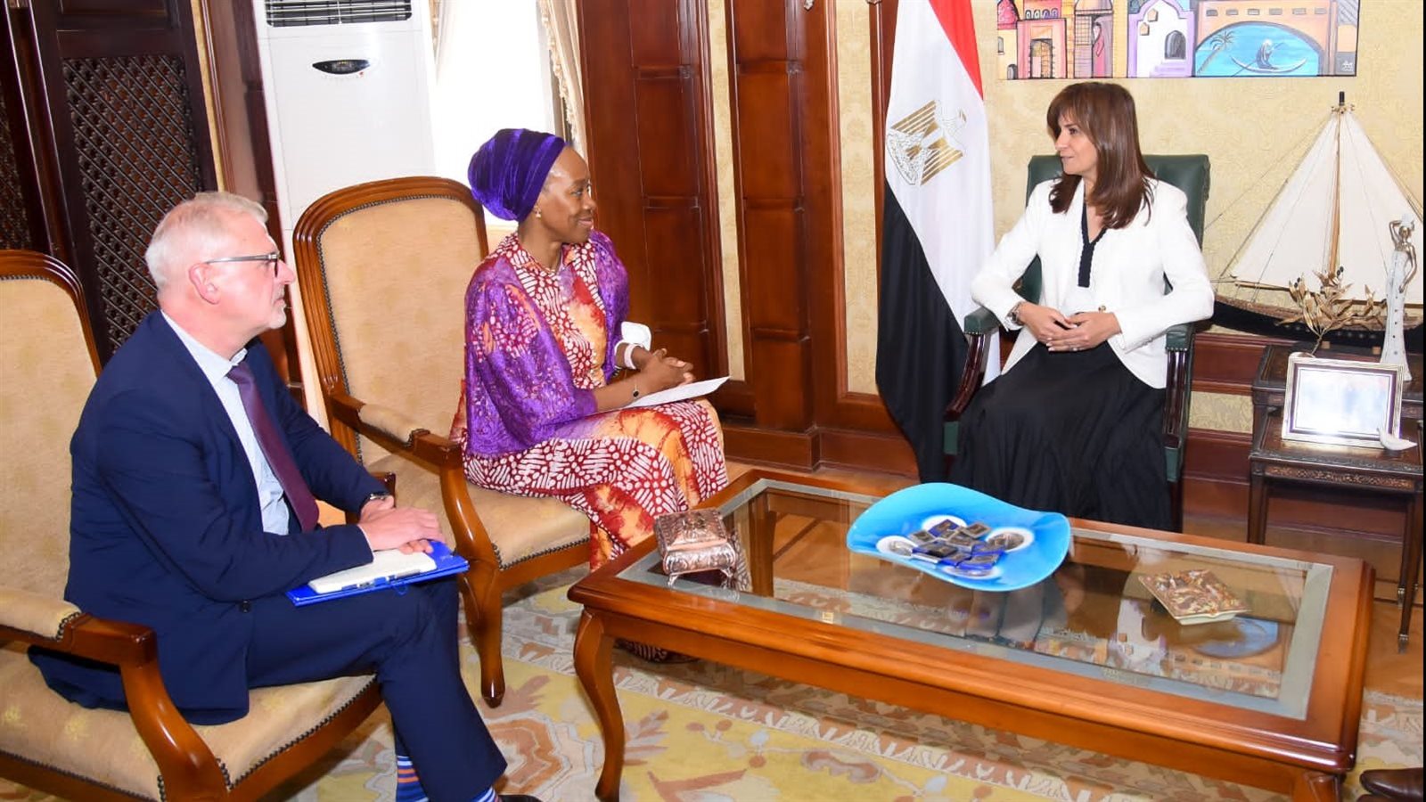 وزيرة الهجرة 