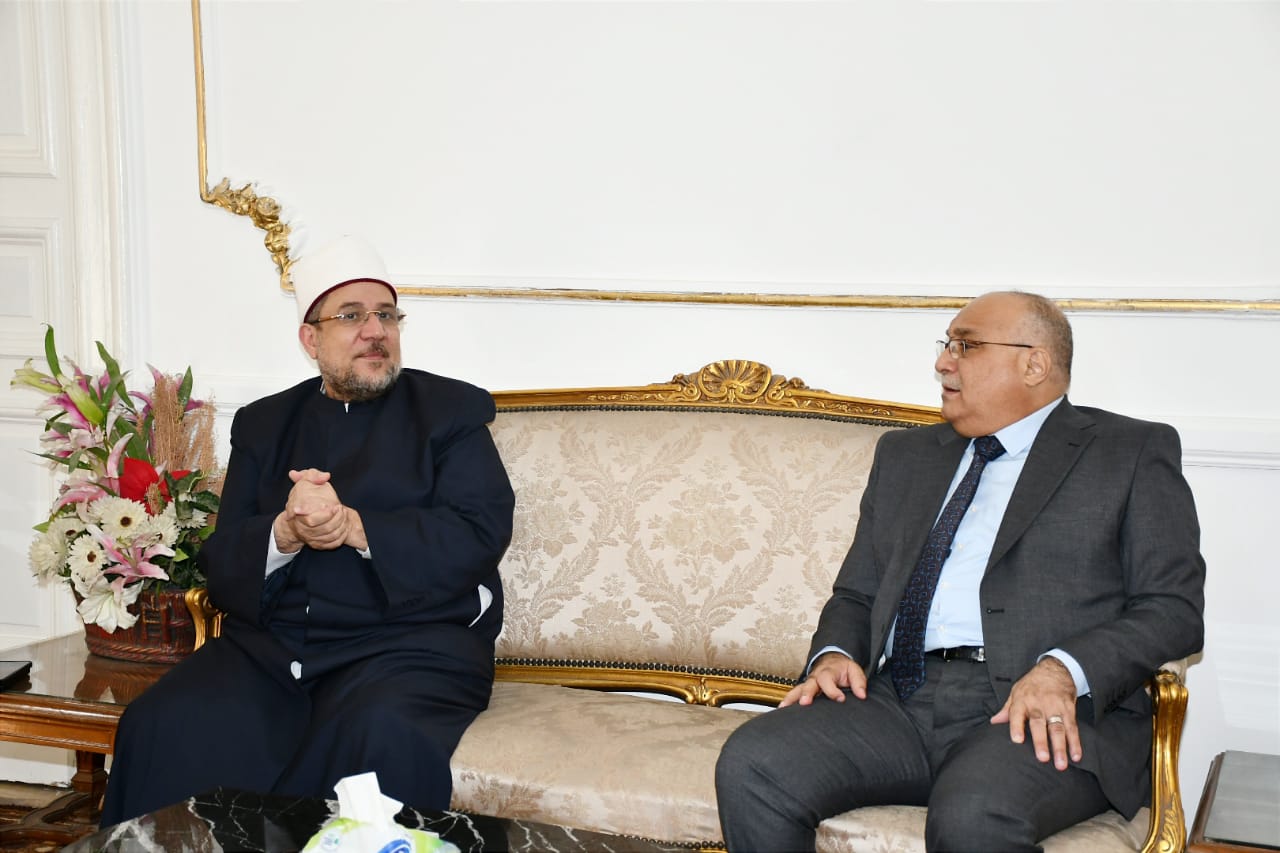 وزير الأوقاف ورئيس الإذاعة