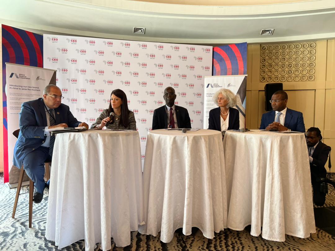 خلال الجلسة