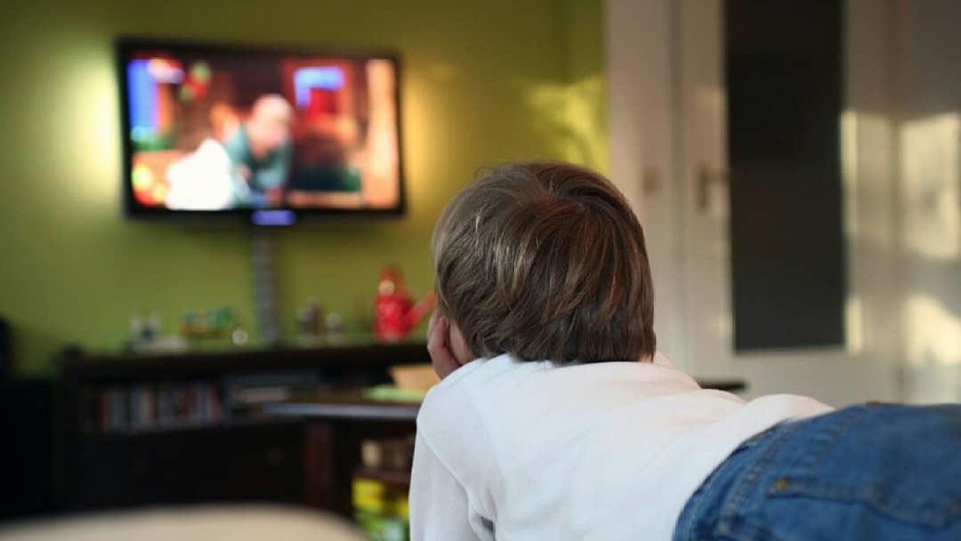 مشاهدة الأطفال للكرتون 