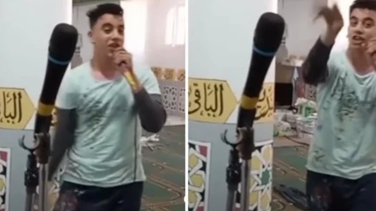 شاب يُغني داخل المسجد