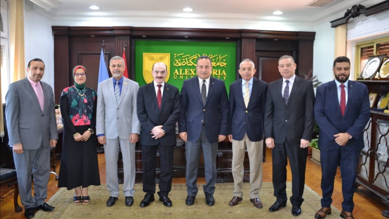 السفير الفلسطيني في زيارة لجامعة الإسكندرية