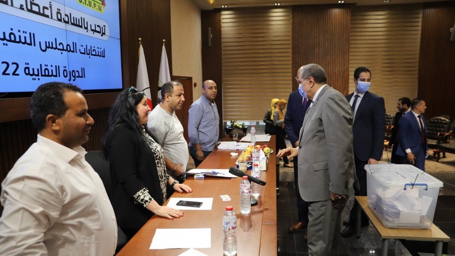 وزير القوى العاملة يتفقد الاقتراع السري للانتخابات