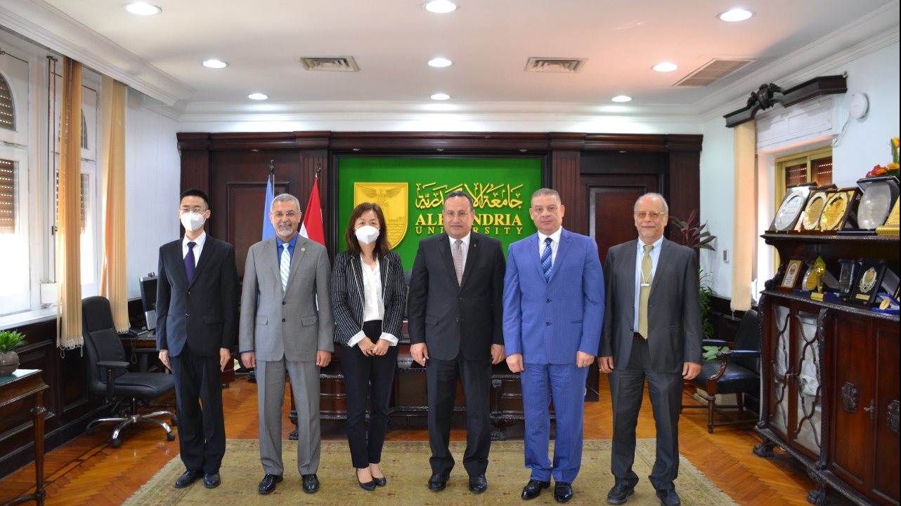 وفد دبلوماسي صينى يزور جامعة الإسكندرية  وفد دبلوماسي صينى يزور جامعة الإسكندرية