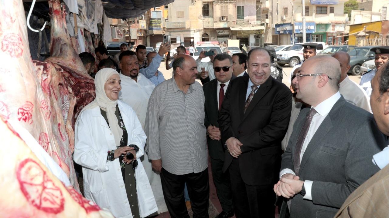 محافظ بني سويف يتفتتح  معرض اضحي مبارك 