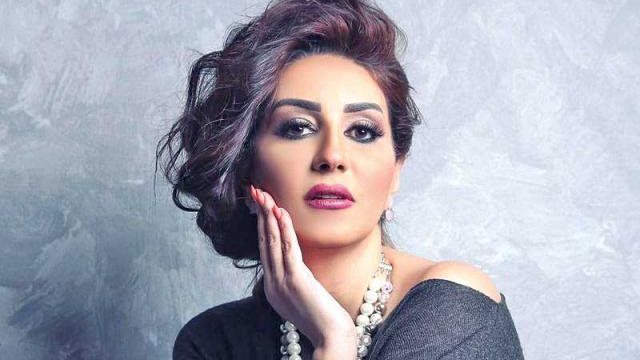 الفنانة وفاء عامر