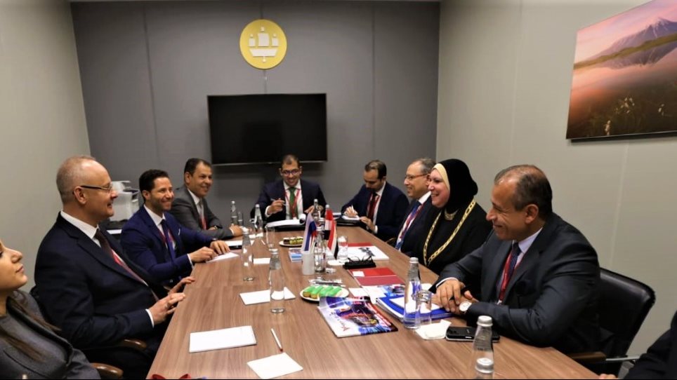 وزيرة التجارة والصناعة