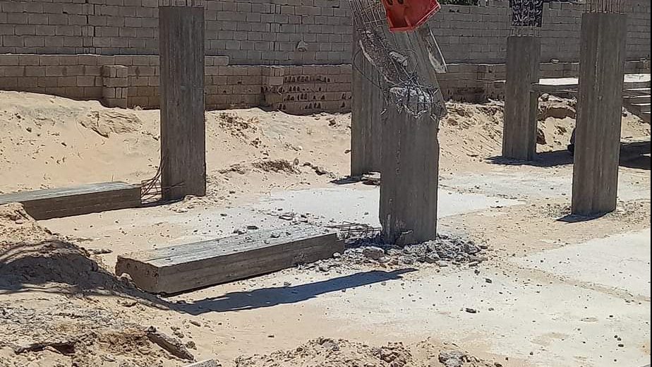 إزالة مبني مخالف للبناء في مدينة العريش 