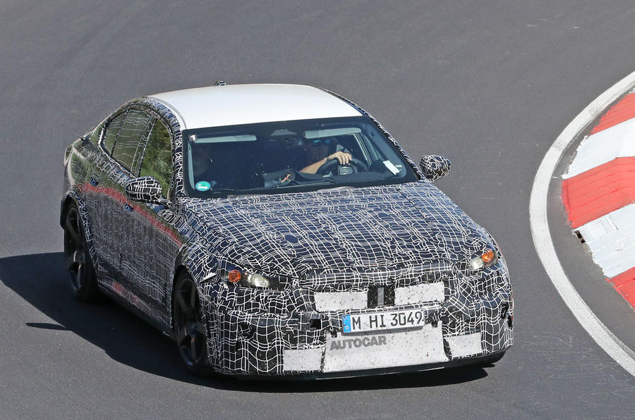 سيارة BMW M5 موديل 2024 تحصل على محرك V8بقوة 700 حصان