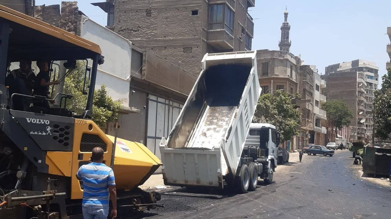 رصف شارع المراغي وميدان المجاهدين بحي غرب أسيوط 