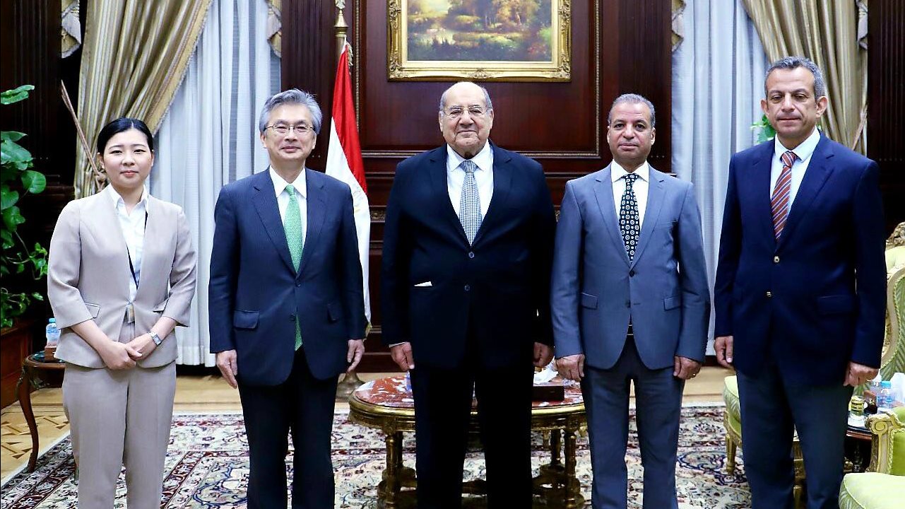 رئيس مجلس الشيوخ يستقبل سفير اليابان في القاهرة بمكتبه