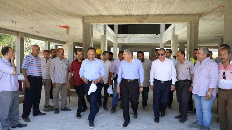 محافظ المنيا يتفقد مشروعات حياة كريمة بأبوقرقاص 