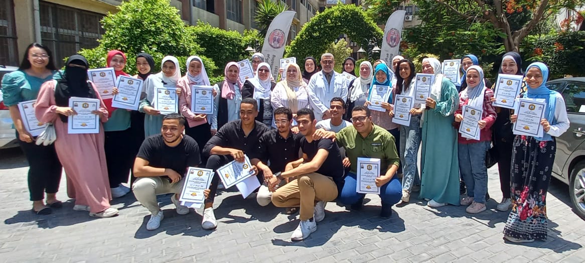 تكريم الطلاب المتميزون بقسم الكيمياء بتربية عين شمس 