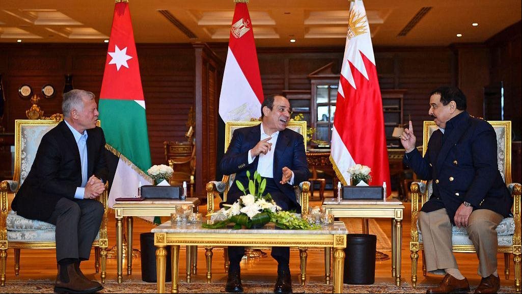 من القمة الثلاثية