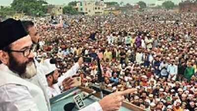 حشود هائلة تنتفض احتجاجا على إساءة النبي محمد