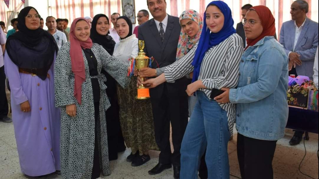 تكريم الطلاب المتميزين في الأنشطة بالعريش 