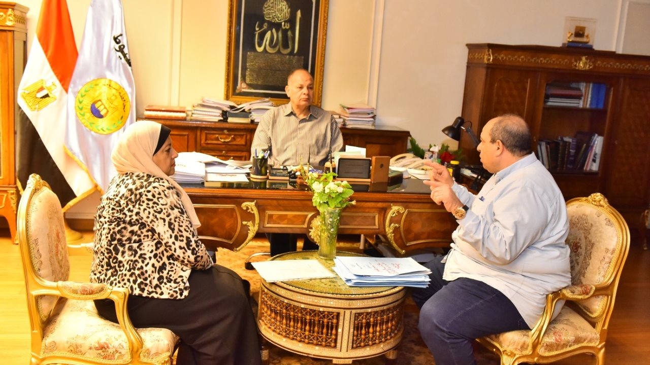 محافظ أسيوط يلتقي مدير عام أملاك الدولة 