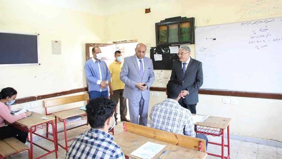محافظ المنيا يتفقد لجان الثانويه العامه 