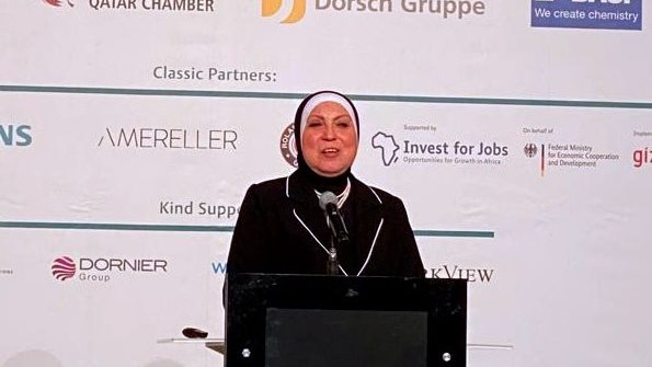  نيفين جامع