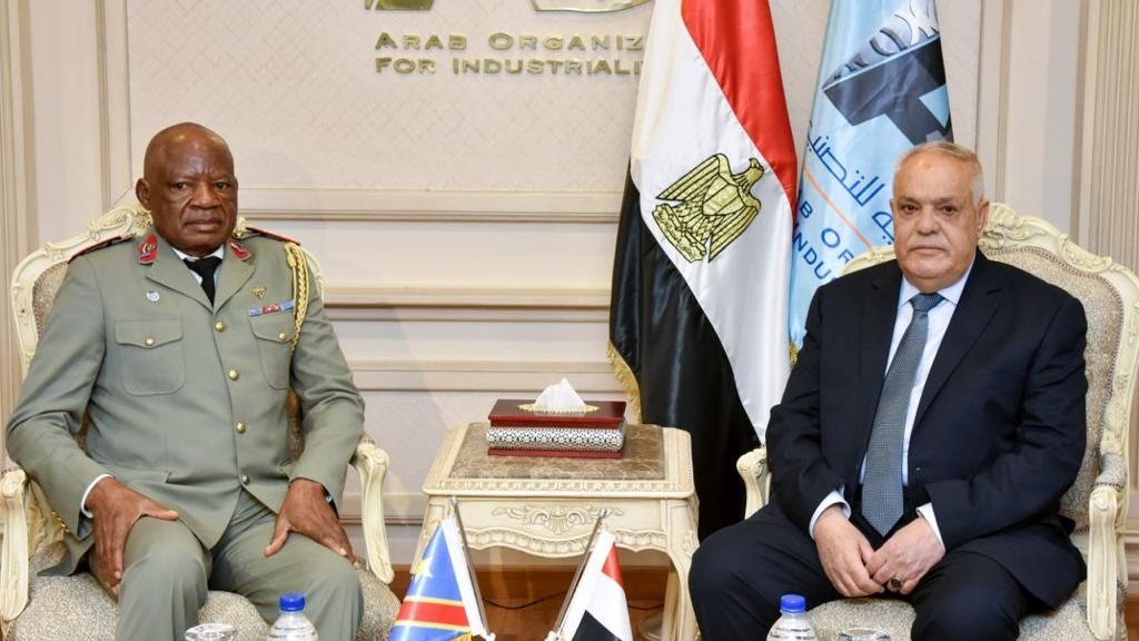 رئيس العربية للتصنيع يستقبل أمين عام وزارة الدفاع الكونغولي 