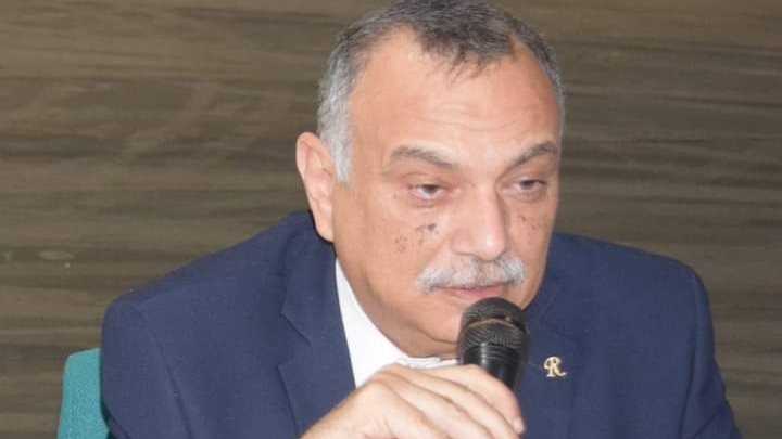 رئيس مصنع إنتاج وإصلاح المدرعات يجتمع مع العاملين