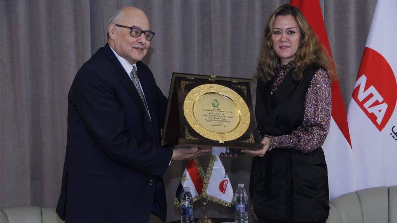 رشا راغب رئيس الاكاديمية الوطنية للتدريب تستقبل  حزب الغد