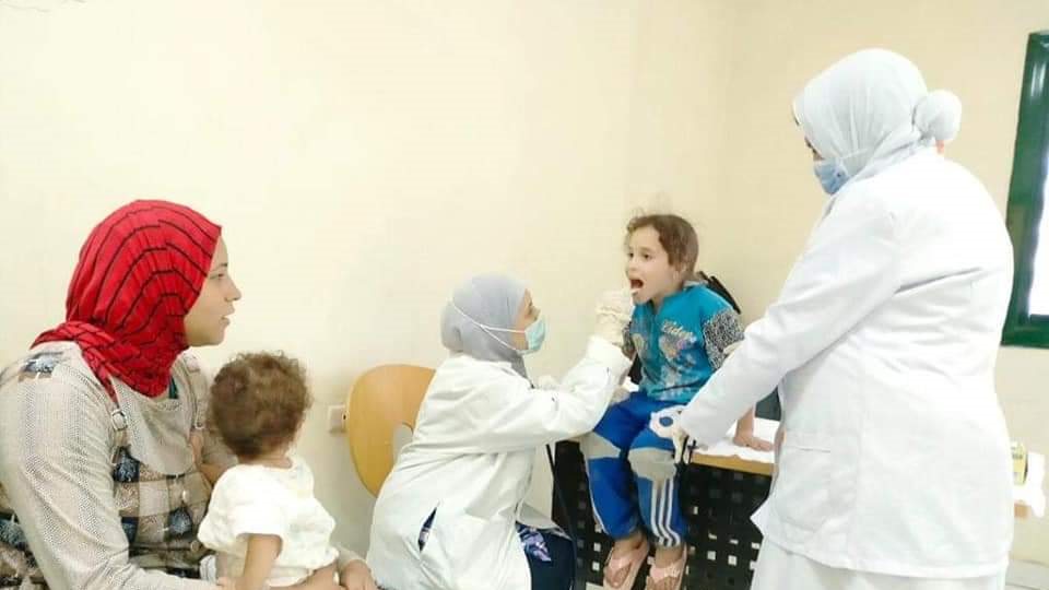 توقيع الكشف الطبي على المرضى بالمنيا 