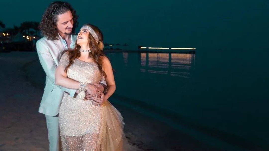 دنيا عبد العزيز وزوجها