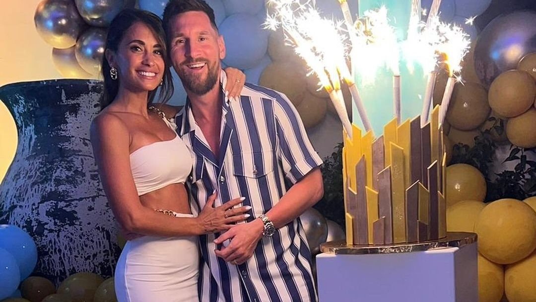 ميسى وزوجته