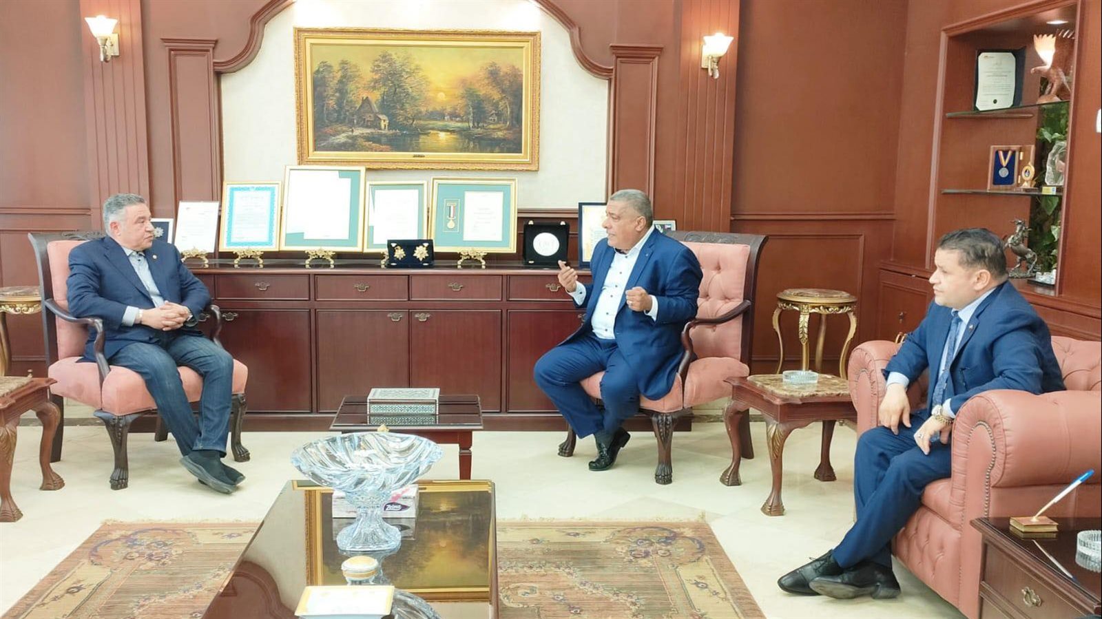 لقاء وفد من لجنة الصناعة بمجلس النواب بمحافظ البحر الأحمر