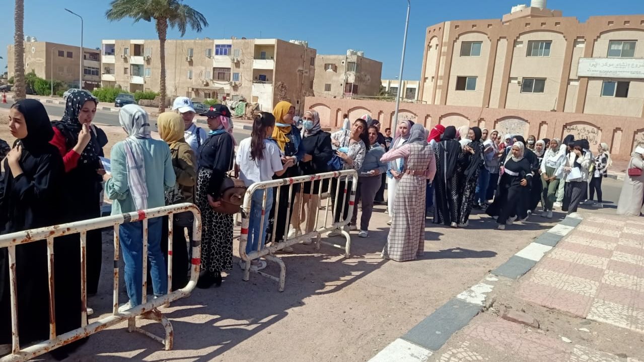 طلاب وطالبات الثانوية اليوم 
