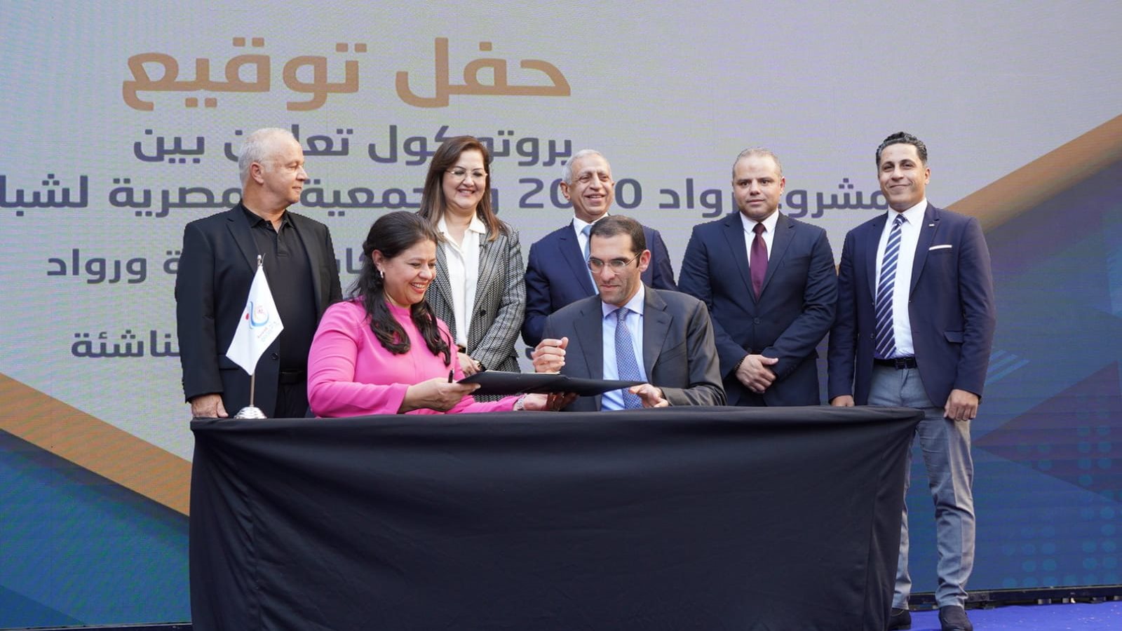 خلال التوقيع