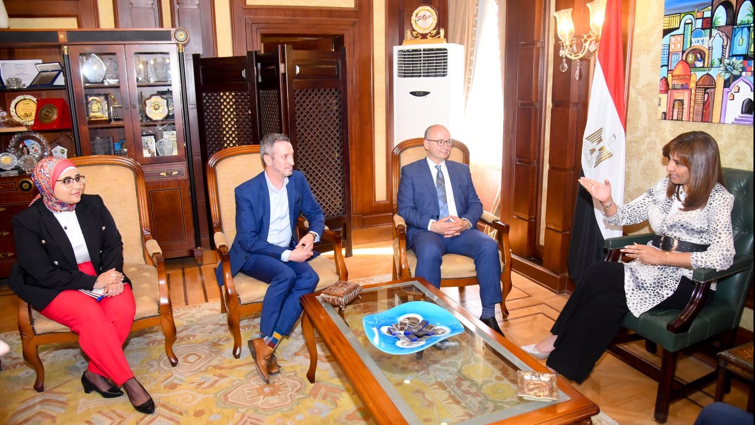 وزيرة الهجرة 